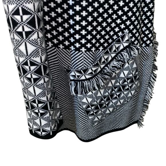 Leo & Nicole Black and White Geometric Knit Fringed Cardigan Sweater Size Small - Picture 3 of 7